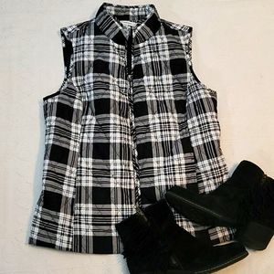 3/$25 Croft&Barrow vest black white plaid puffer vest outerwear sz Medium
